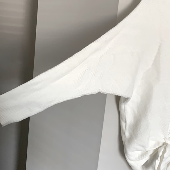 NWT lightweight turtleneck sweater - Picture 4 of 5